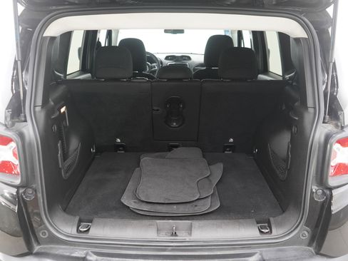 Used 2019 Jeep Renegade Latitude w/ Popular Equipment Group image 18