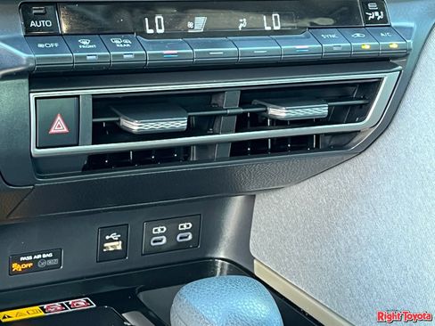 Used 2025 Toyota Camry LE AWD/4WD image 29
