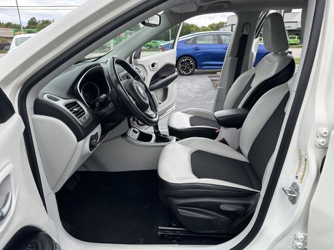 Used 2018 Jeep Compass Latitude w/ Popular Equipment Group FWD image 24