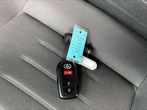 Certified 2024 Toyota Tacoma TRD Off-Road AWD/4WD image 15