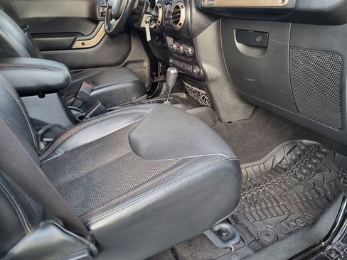 Used 2016 Jeep Wrangler Unlimited Sahara image 22