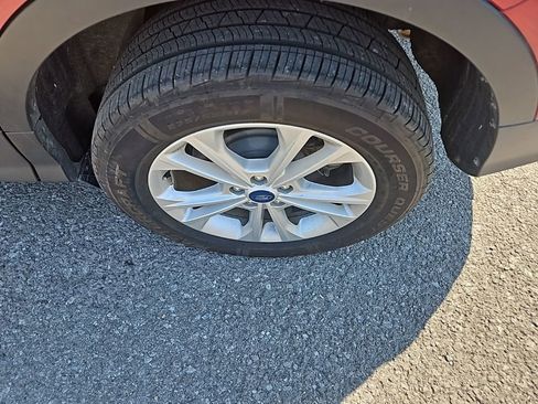 Used 2019 Ford Escape SEL image 12