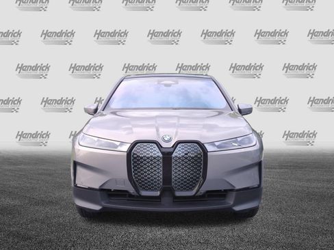 Used 2023 BMW iX xDrive50 AWD/4WD image 3