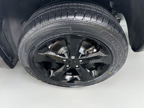 Used 2023 Jeep Grand Cherokee L Laredo image 11