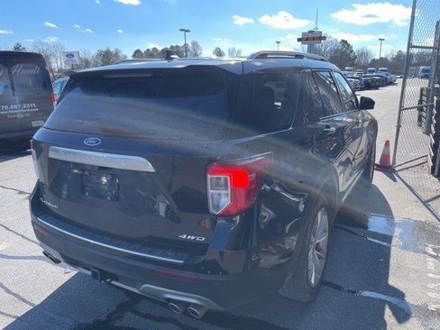 Used 2023 Ford Explorer Platinum w/ Technology Package image 3