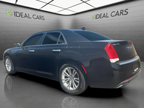 Used 2016 Chrysler 300 C RWD image 7