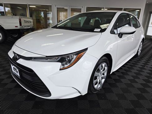 Used 2023 Toyota Corolla LE FWD image 7