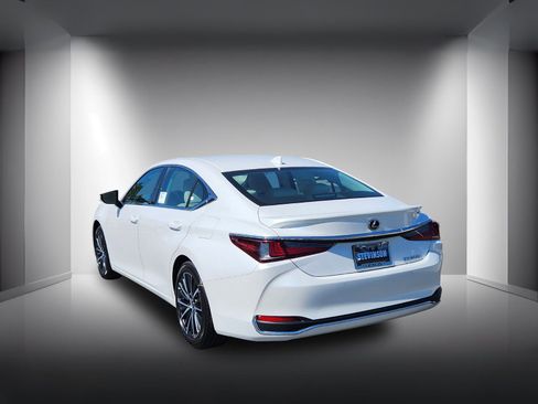 New 2025 Lexus ES 300h w/ Premium Package image 3