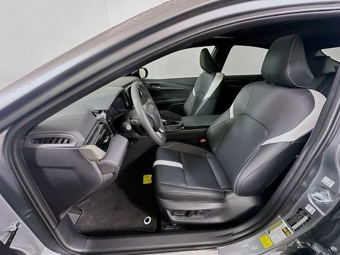 Used 2025 Toyota Camry SE image 21