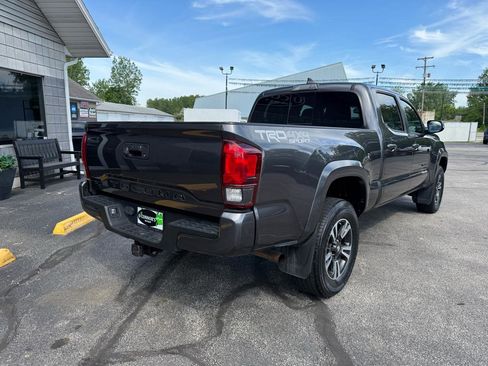 Used 2019 Toyota Tacoma SR5 AWD/4WD image 3