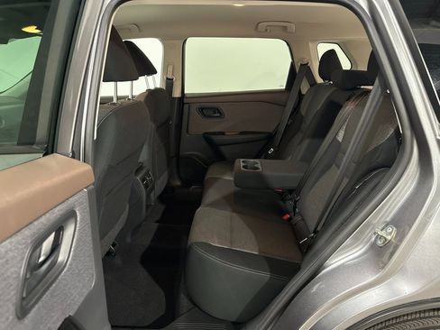 Used 2021 Nissan Rogue S image 19