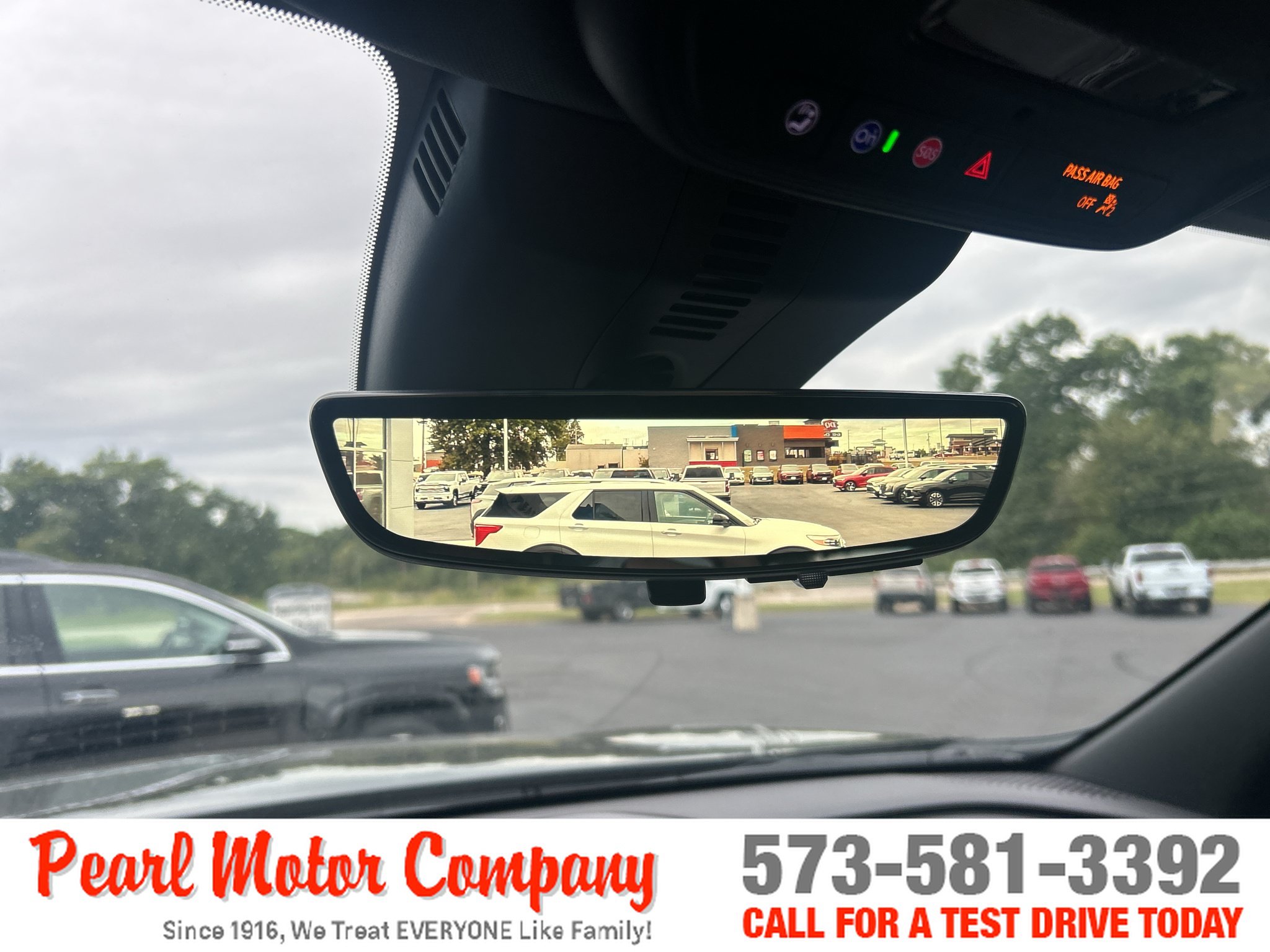 New 2027 Chevrolet Traverse Z71 w/ Driver Confidence Package AWD/4WD image 16