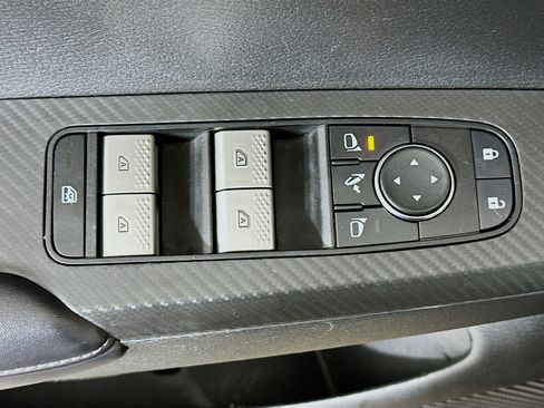 Used 2024 Mitsubishi Outlander SE image 15