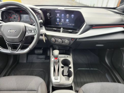 Used 2024 Chevrolet Trax RS FWD image 12