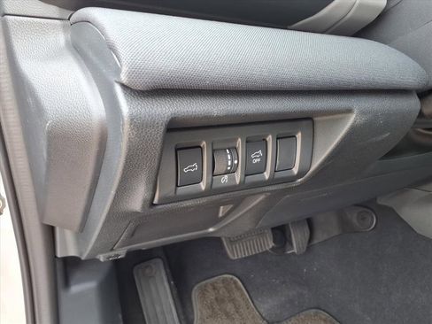 Certified 2025 Subaru Outback Premium image 9