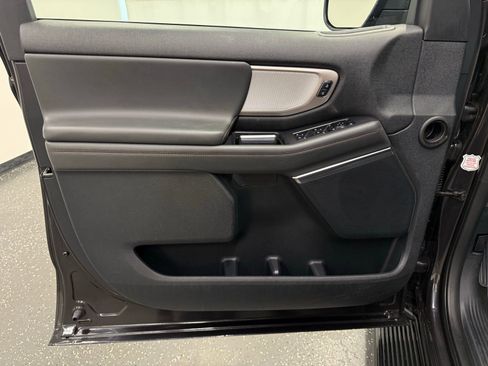 Used 2025 Ford Expedition Active AWD/4WD image 9