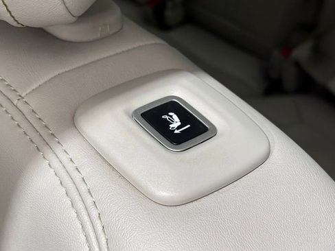 Used 2024 Jeep Wagoneer L Series II w/ Flexible Seating Group AWD/4WD image 21