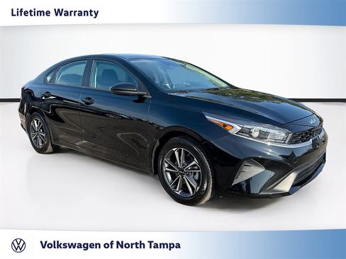 Used 2023 Kia Forte LXS image 1