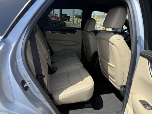 Used 2017 Cadillac XT5 FWD image 12