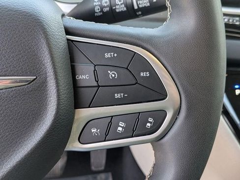 Used 2023 Chrysler Pacifica Touring-L FWD image 20