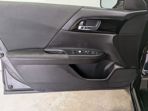 Used 2017 Honda Accord LX image 14