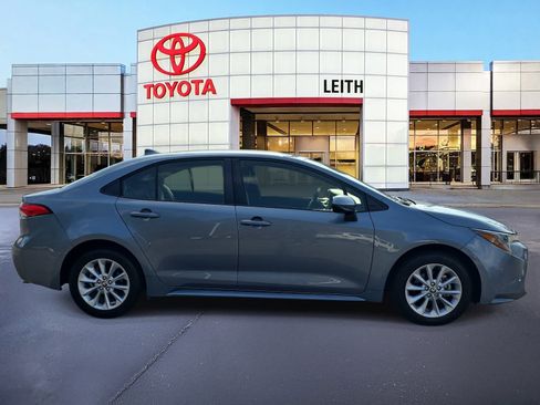 Used 2022 Toyota Corolla LE w/ LE Convenience Package image 4