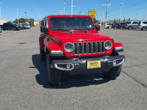 Used 2025 Jeep Wrangler Unlimited Sahara AWD/4WD image 3