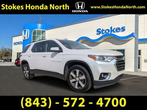 Used 2021 Chevrolet Traverse LT w/ LT Premium Package image 1