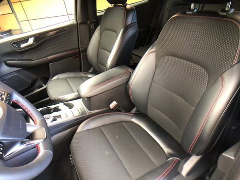 Certified 2025 Ford Escape ST-Line AWD/4WD image 10