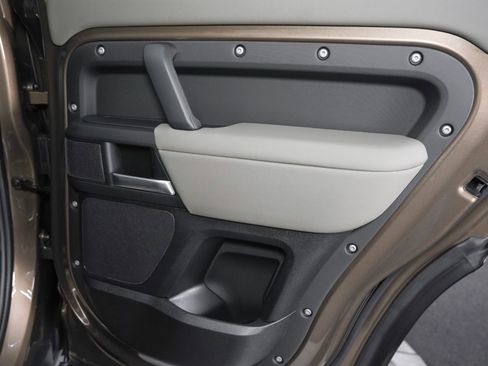 Used 2025 Land Rover Defender 110 X-Dynamic SE image 52