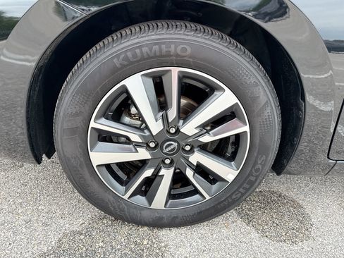 Used 2025 Nissan Versa SV FWD image 18