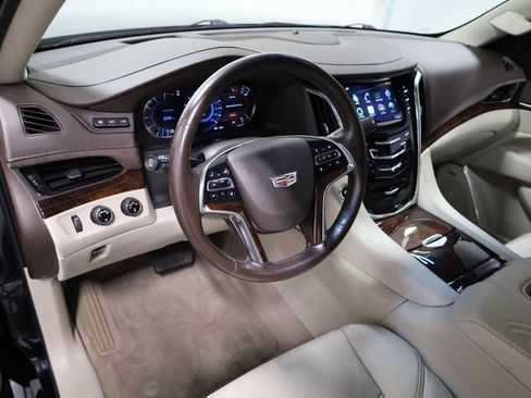 Used 2016 Cadillac Escalade Premium AWD/4WD image 4