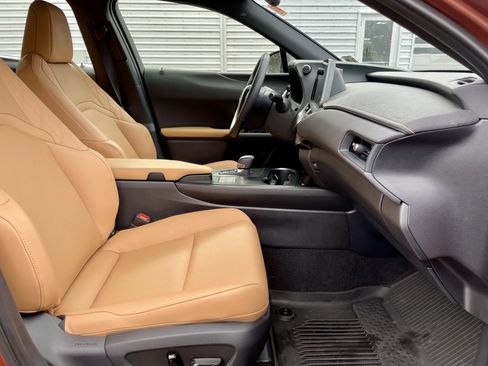 Used 2025 Lexus UX 300h AWD image 15