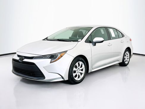 Used 2024 Toyota Corolla LE FWD image 3