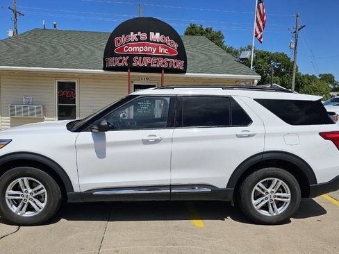 Used 2023 Ford Explorer XLT w/ Equipment Group 202A AWD/4WD image 3