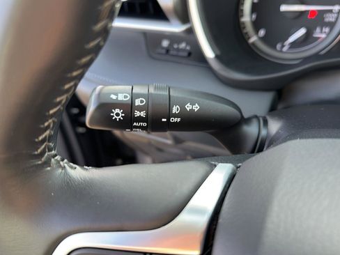 Used 2021 Toyota Highlander XLE image 31