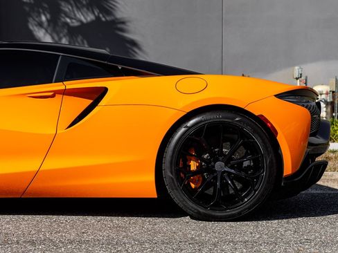Used 2025 McLaren Artura RWD image 24