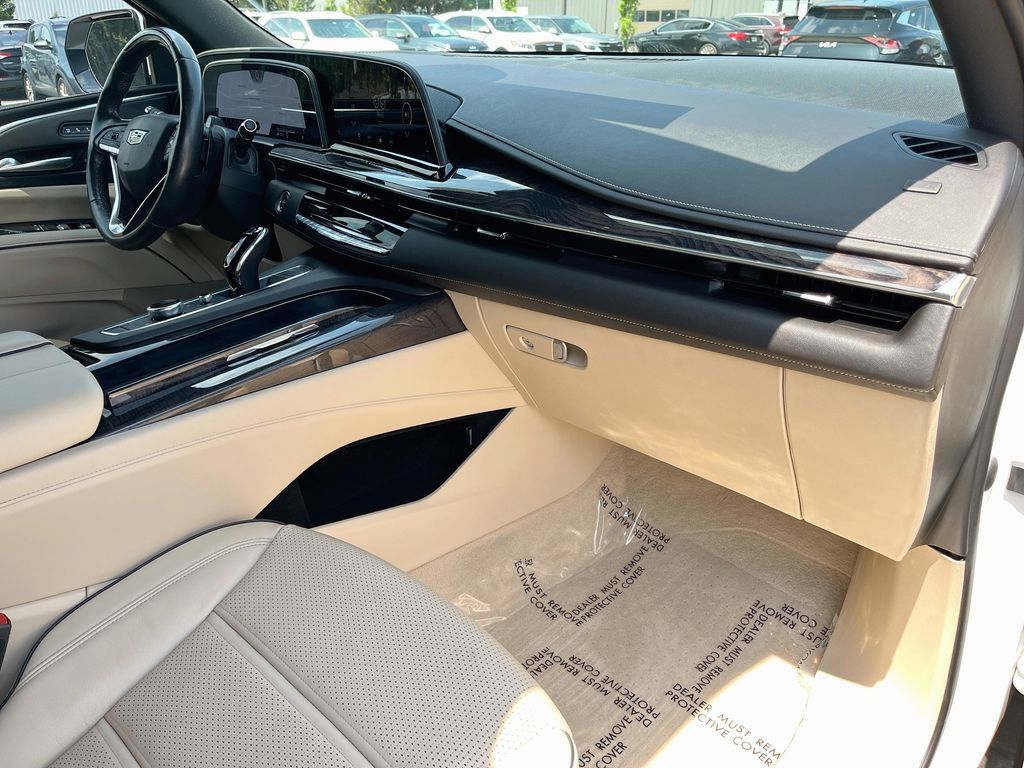 Certified 2022 Cadillac Escalade Premium Luxury w/ Performance Package AWD/4WD image 37