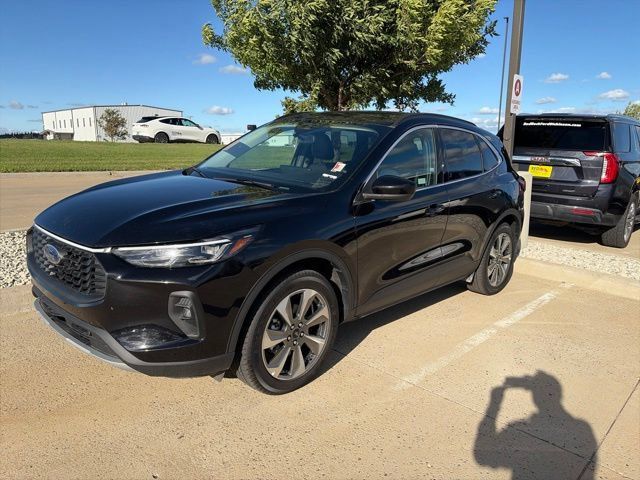 Certified 2025 Ford Escape Platinum AWD/4WD image 2
