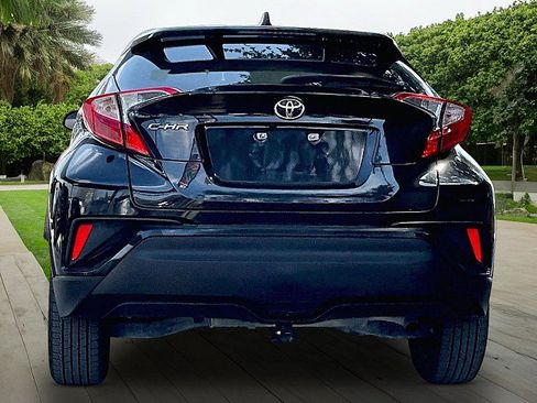 Used 2020 Toyota C-HR LE FWD image 3
