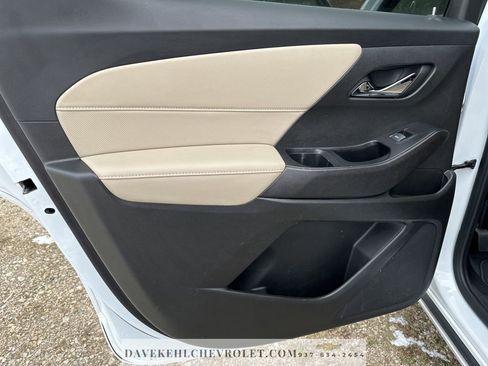 Used 2023 Chevrolet Traverse Premier image 17