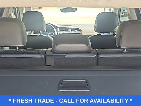 Used 2022 Volkswagen Tiguan SE w/ Panoramic Sunroof Package image 8