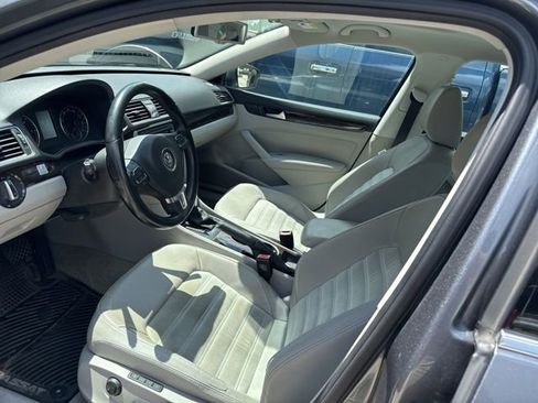 Used 2015 Volkswagen Passat TDI SEL Premium FWD image 28