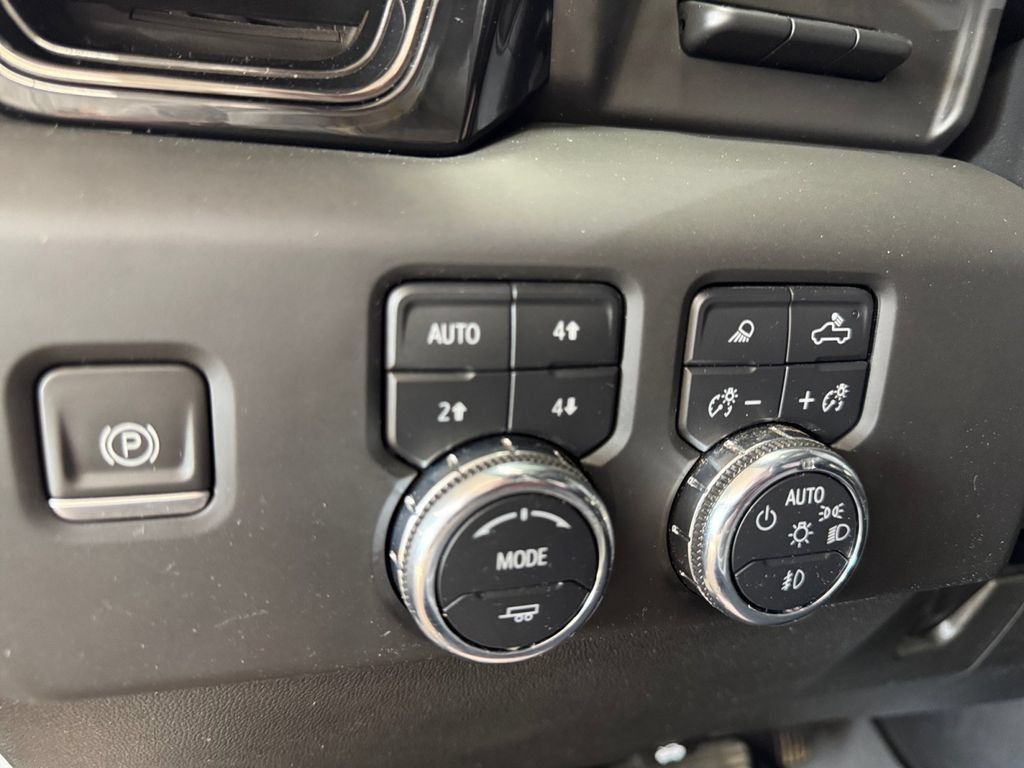 Used 2024 GMC Sierra 2500 AT4 w/ Technology Package AWD/4WD image 23