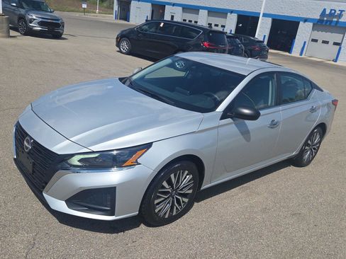 Used 2024 Nissan Altima 2.5 SV AWD/4WD image 12