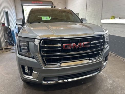 Used 2024 GMC Yukon SLT w/ SLT Luxury Package AWD/4WD image 2