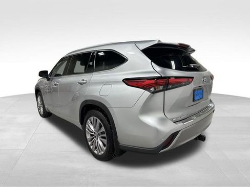 Used 2021 Toyota Highlander Platinum image 9