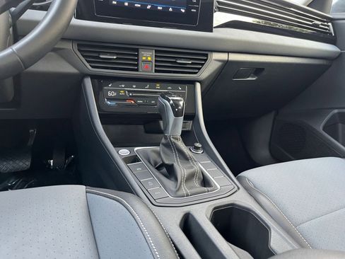 Used 2025 Volkswagen Jetta SE image 41