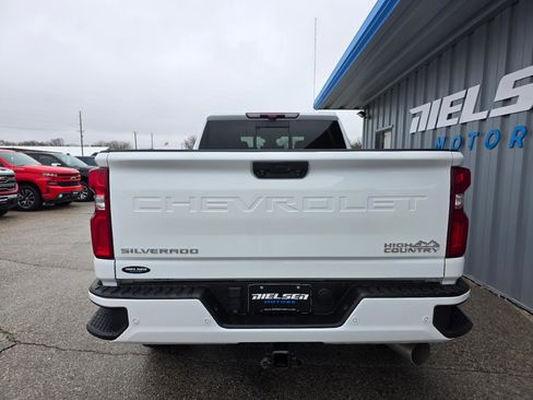 Used 2024 Chevrolet Silverado 2500 High Country w/ Technology Package image 7