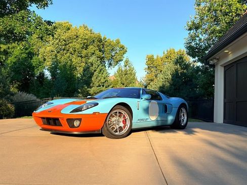 Used 2006 Ford GT RWD image 4